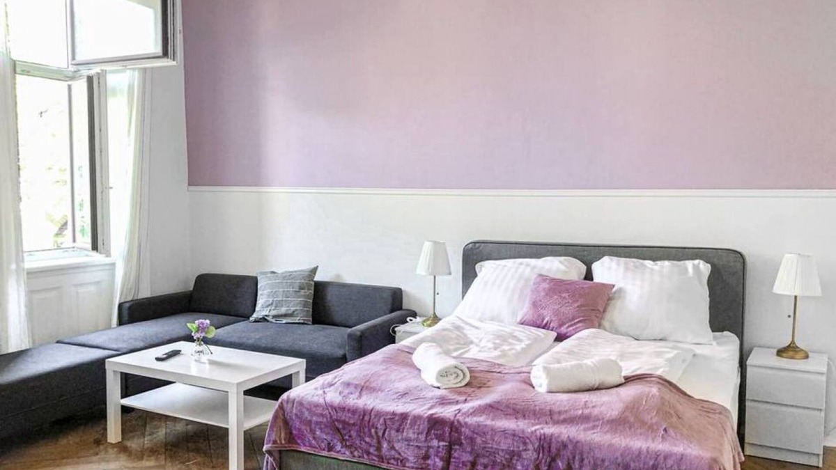 Wahring Apartment | Commodious 2BR Apt. Near AKH-Perfect for Groups