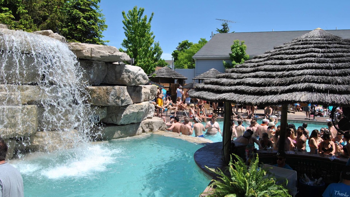 Put-in-Bay Hotel | Commodore Resort