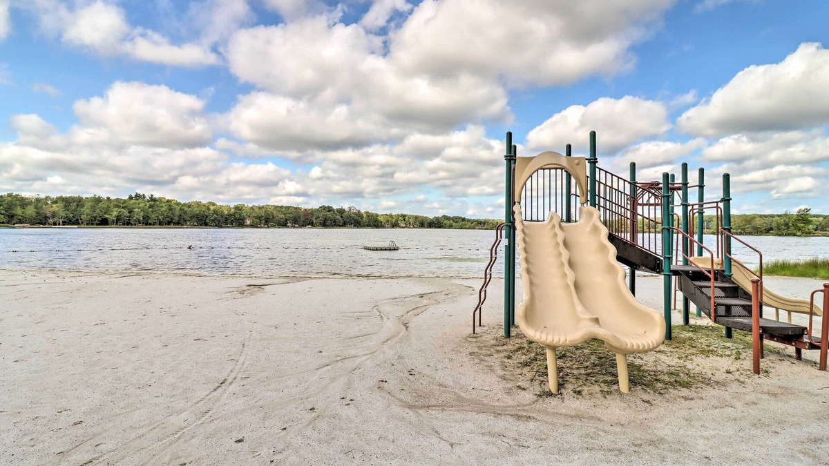 Pocono Summit Cottage | Community Beach & Lake: Pocono Summit Escape