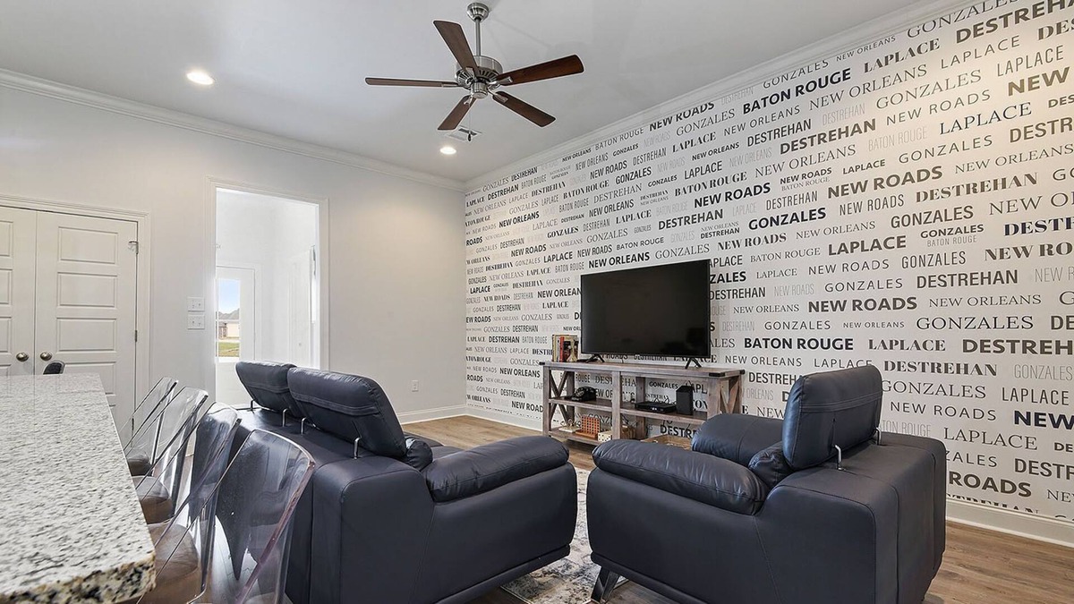 Highlands - Perkins House | 💜💛 Community Pool- Everything You Need Near LSU By Poree Homes