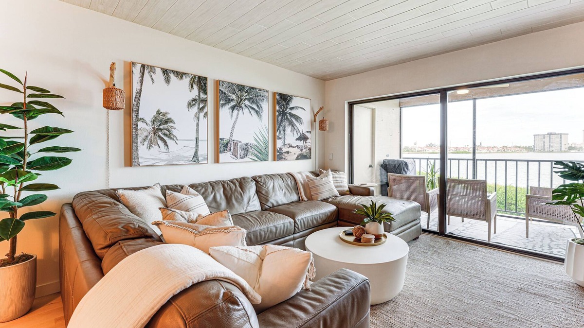 Palma del Mar Condo | Community Pool & Pier: Bayfront Isla Del Sol Condo