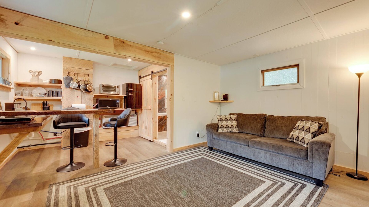 Hillsgrove Cabin | Community Rec Center: Outdoor Haven in Hillsgrove!