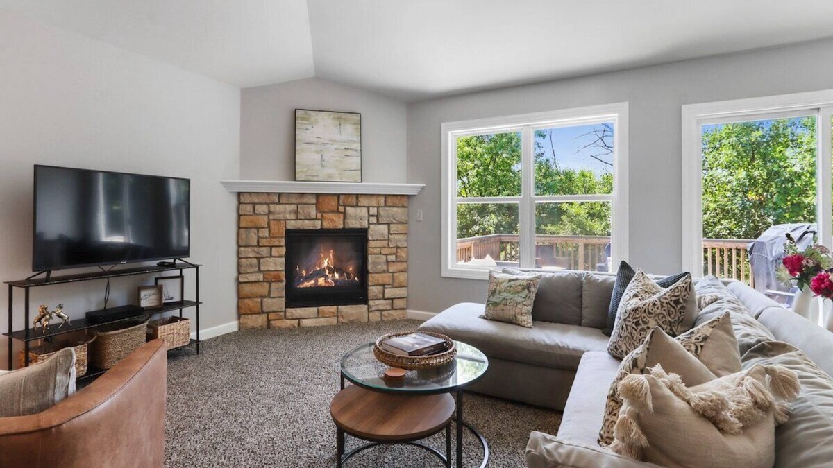 Como House | Como Lake Views on Deck |Screened-in Porch | Beach Access | Fireplace |Short Walk to Lake