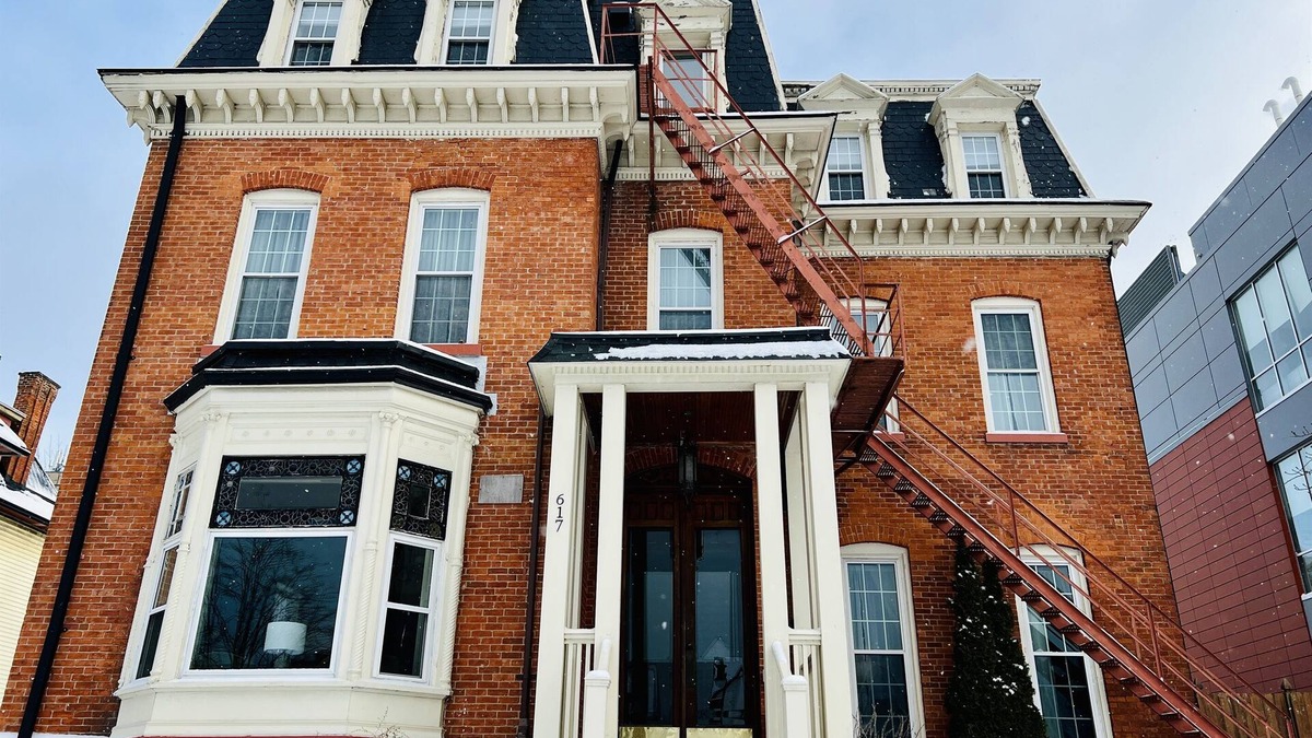 Front Park Apartment | Compact 3rd Floor Apt w/Lake Views