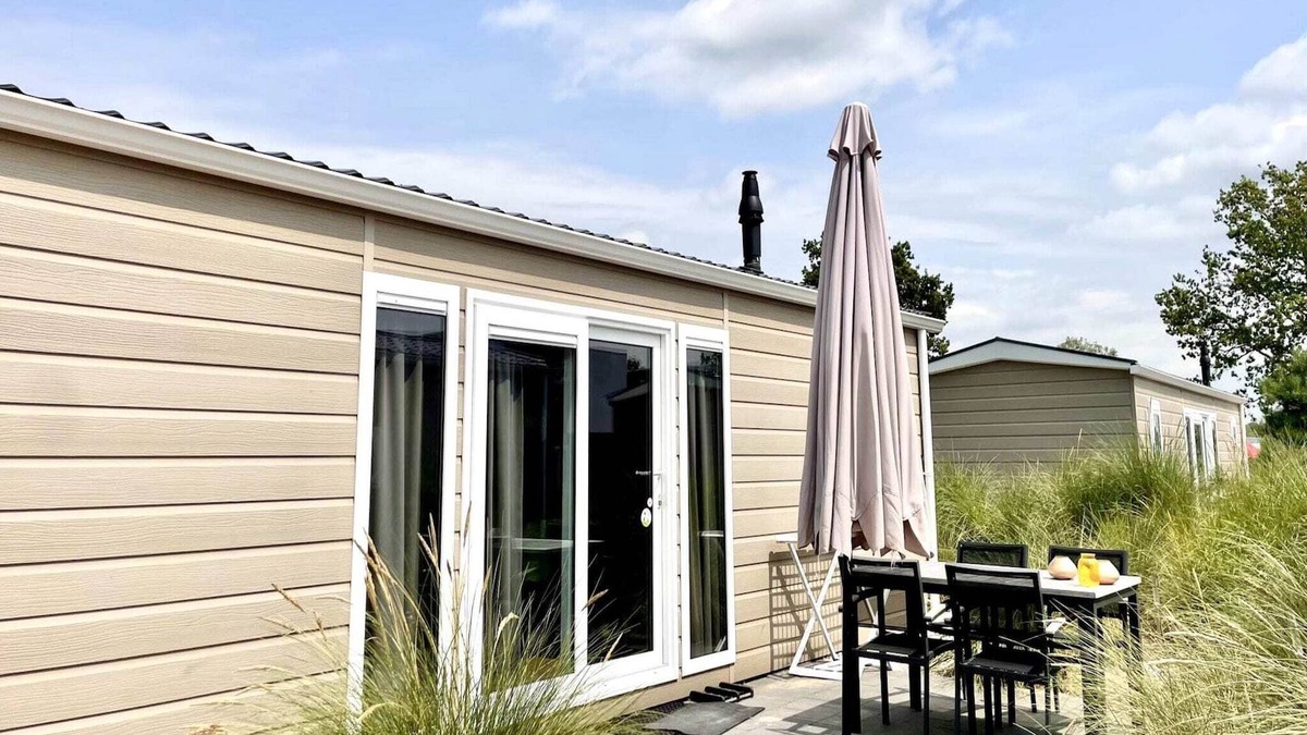 Municipality of Hellevoetsluis Ski Chalet | Compact chalet at 4.5 km. from Rockanje