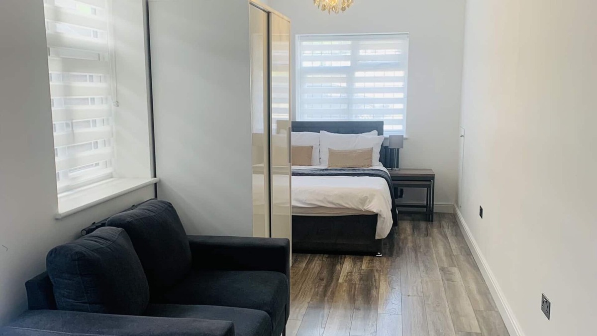 Uxbridge North Apartment | Compact Cosy Studio Apartment