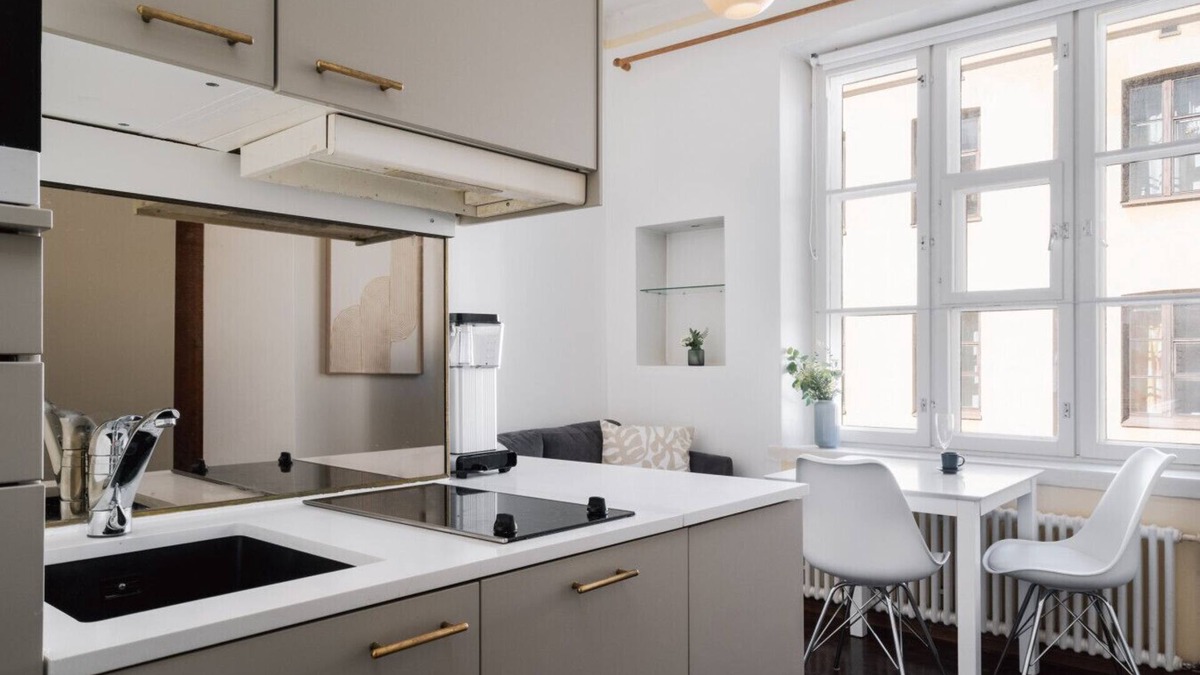 Helsinki City Centre Apartment | Compact Renovated Studio in Kruununhaka