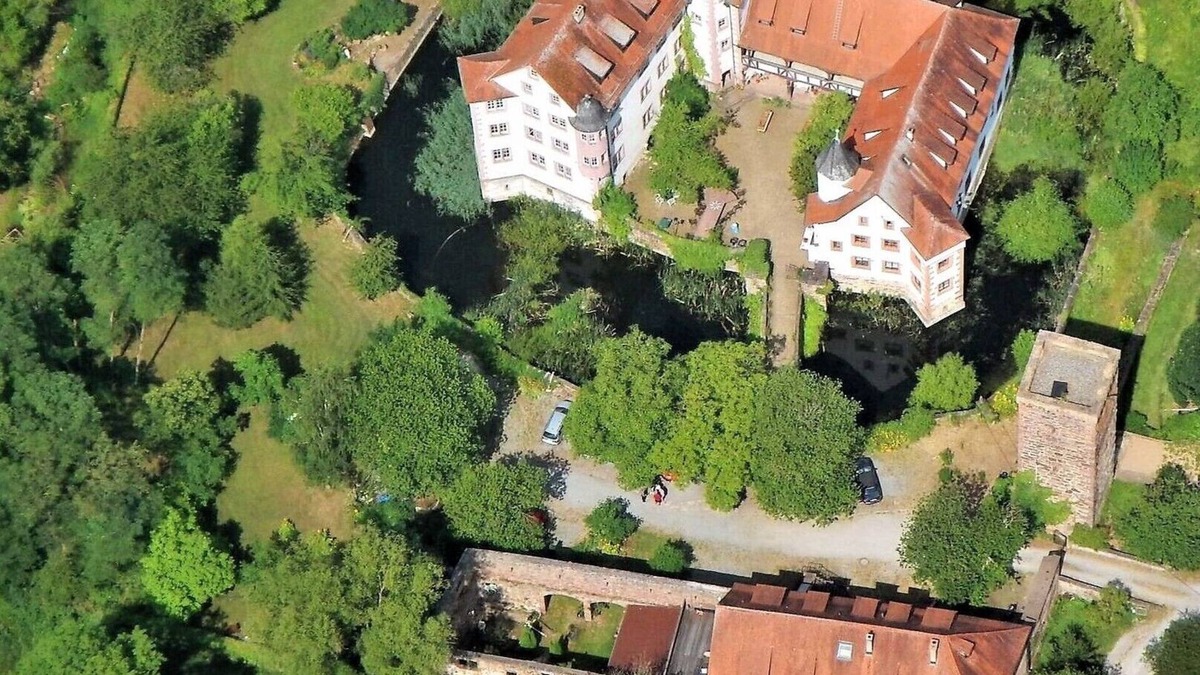 Lohrbach Other | Companies of up to 12 people in the moated castle