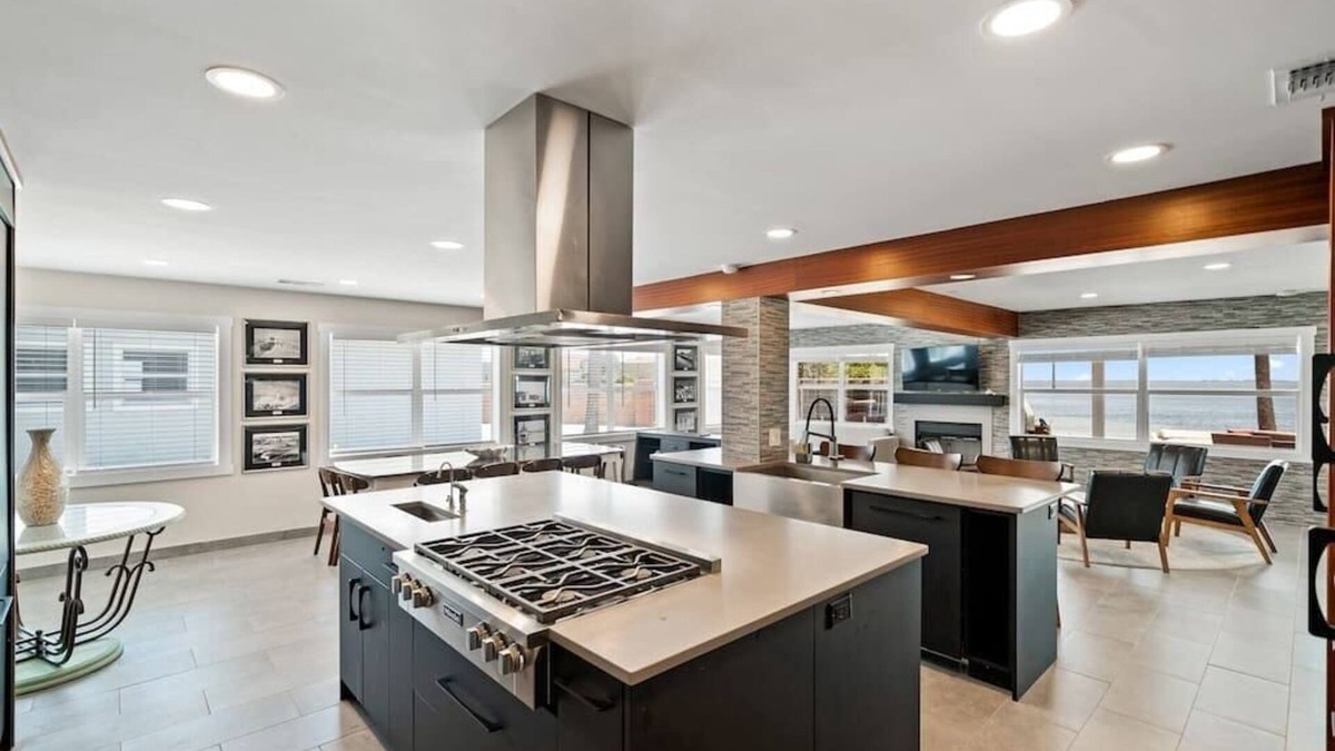 Orlando Beach Resort | Compass 2BR Suite - Gourmet Kitchen - Water view