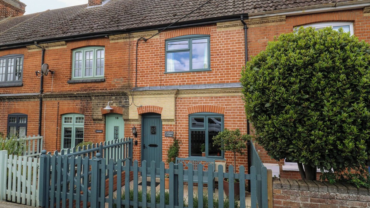 Aldeburgh Cottage | COMPASS COTTAGE, pet friendly, country holiday cottage in Aldeburgh