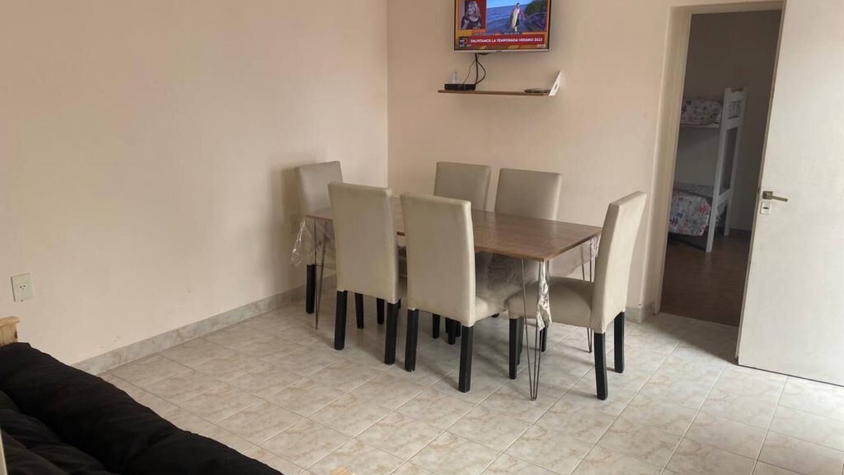 Comuna 12 Apartment | Complete apartment with 3 main rooms on the ground floor.