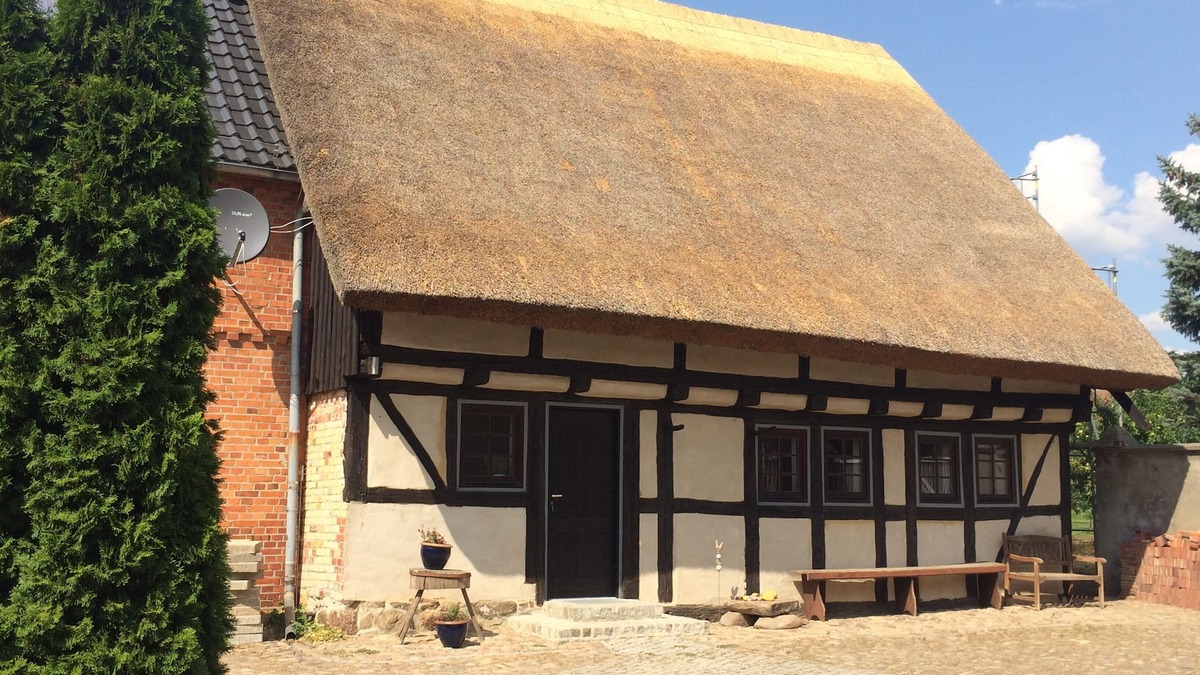 Kerzendorf House | Complete house-family-friendly-rural idyll-ecological. renovated mud house/thatched roof