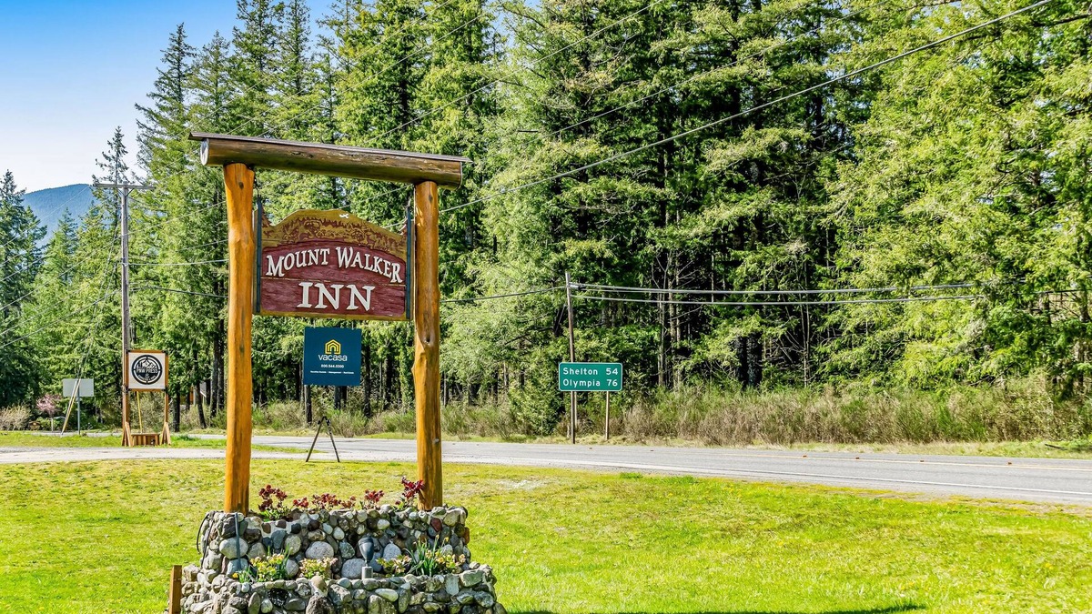 Quilcene Cabin | Complete multi-room inn for large group destination near Olympic National Park