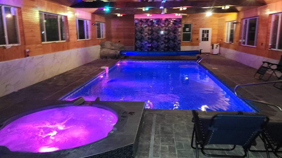 Middle Hope House | complete privacy vacation home [private pool]