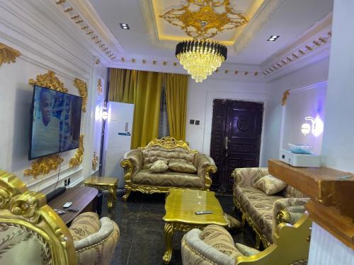 Benin City Apartment | Complete royal design 3 bed room flat appartment