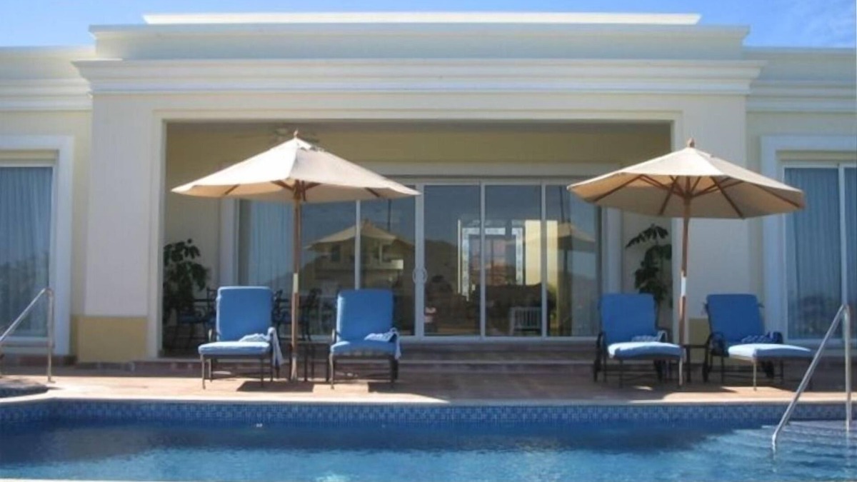 Cerritos Villa | Complete Villa with private pool ! Available April 1st - 16th