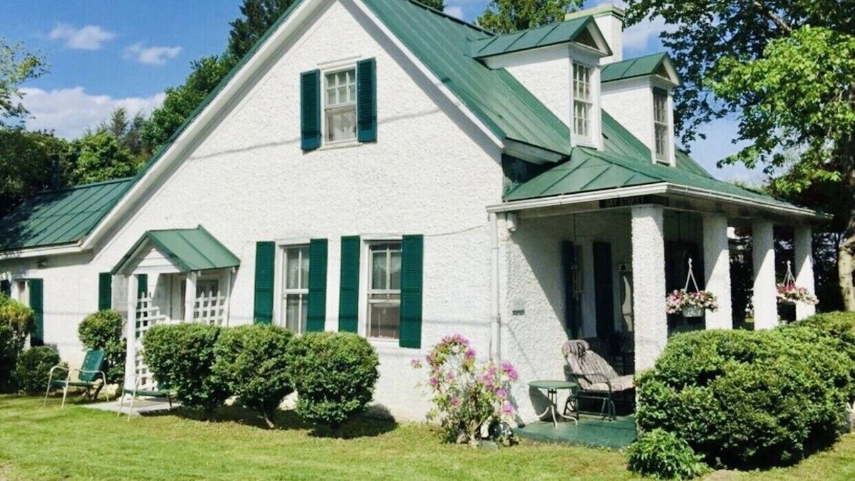 Washington House | Completely Private Colonial 3BR Home by The Inn Great Location Fast Wi-Fi
