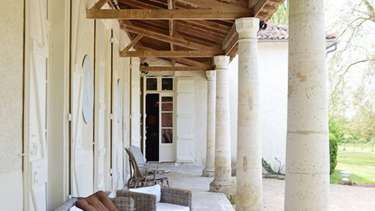 Vouhe House | Completely private property, heated swimming pool - great comfort /Exceptional