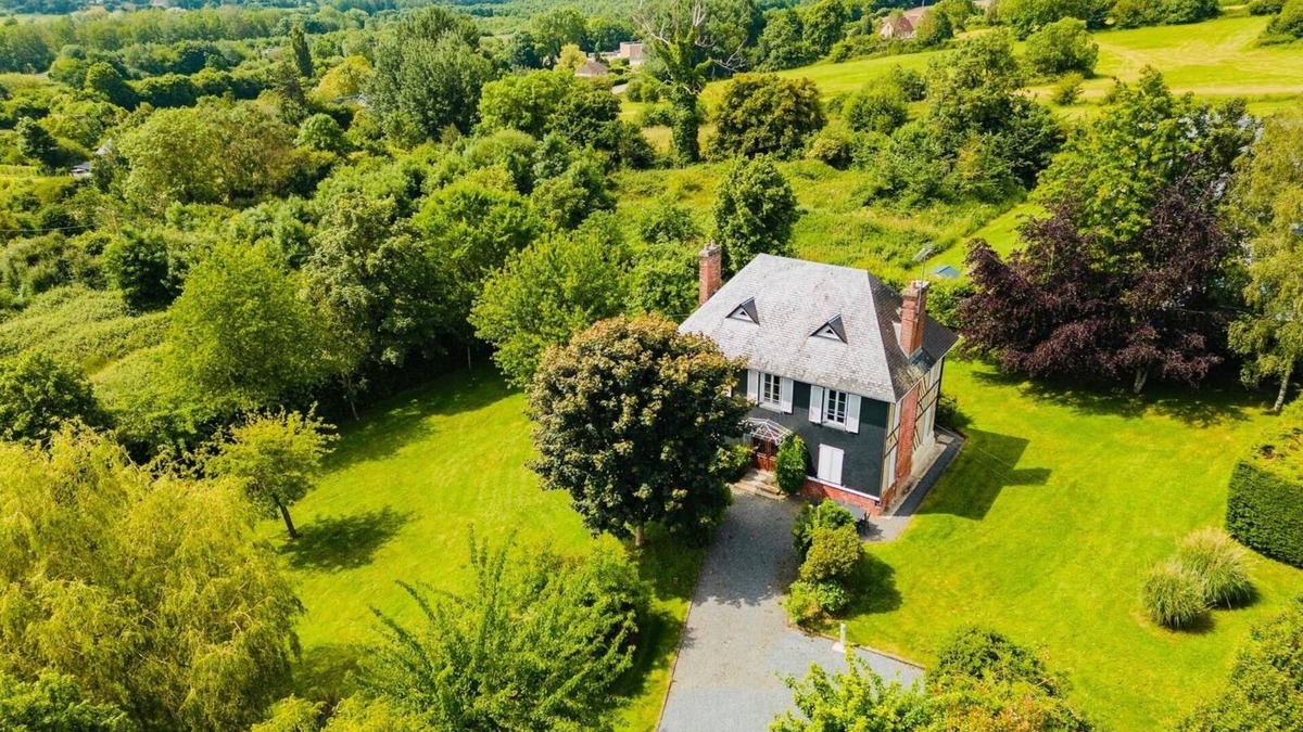 Fierville-les-Parcs House | Completely renovated historic vacation home with large garden in Normandy