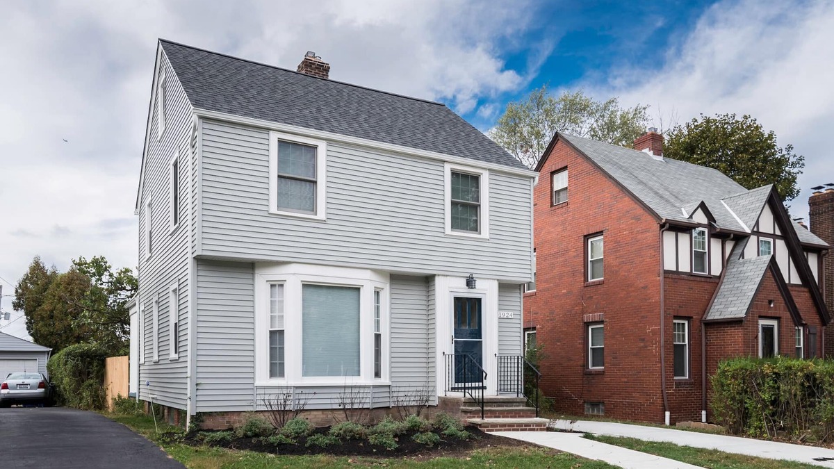 Cleveland House | Completely Remodeled Exterior And Interior - We're Ready To Host You !