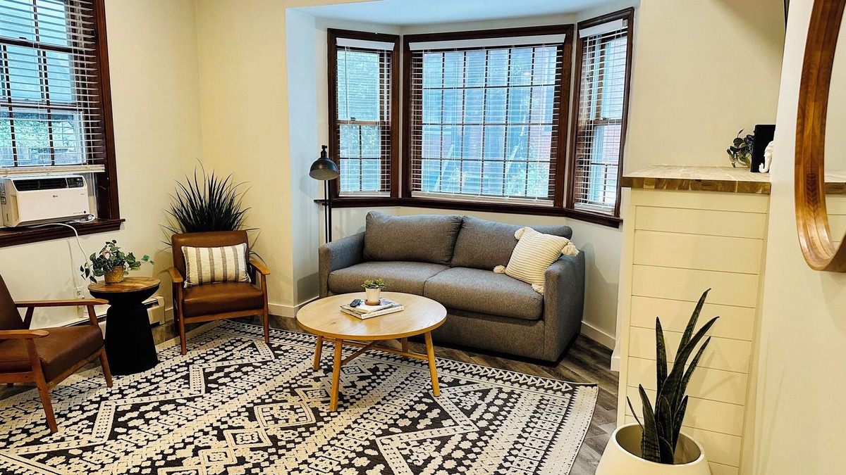 West End Apartment | Completely remodeled 2 bedroom apartment in Portland's West End