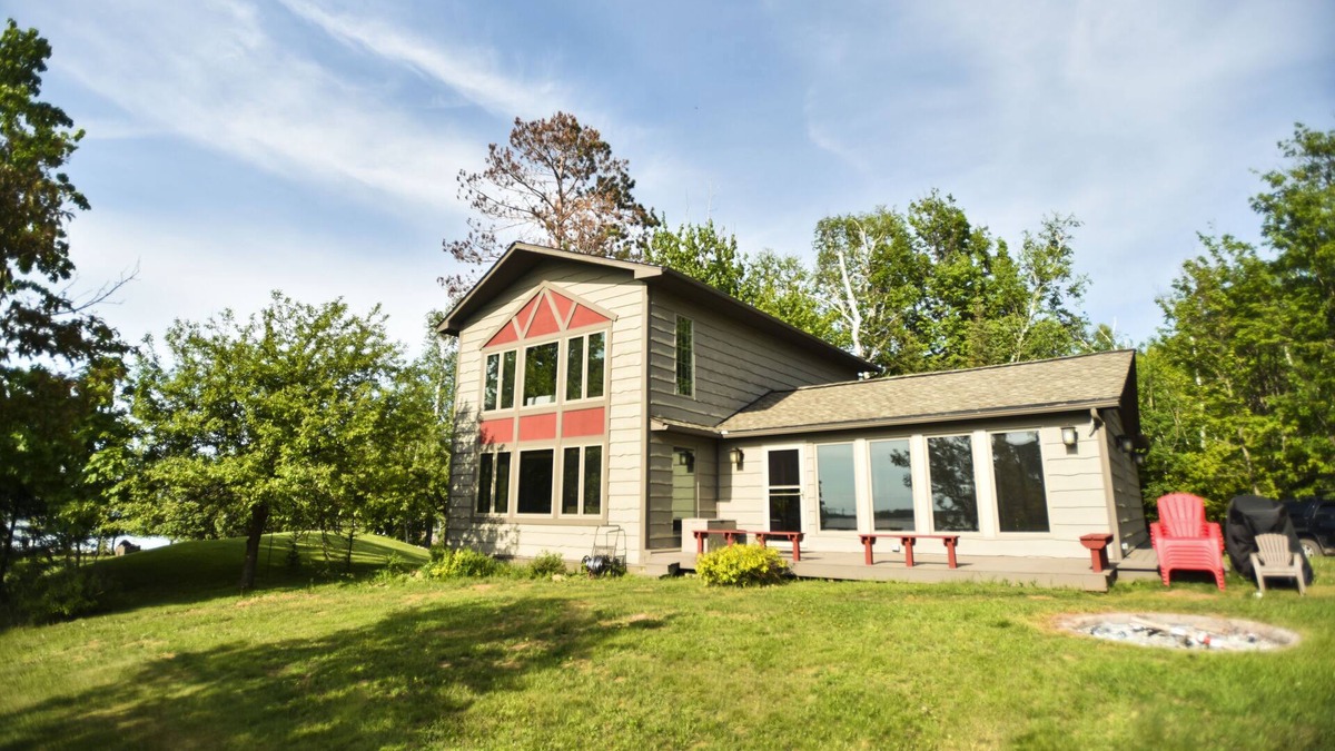 Duluth House | Completely remodeled 4bd/2ba Lake Home, Near Snowmobile Trails and a Gas Station