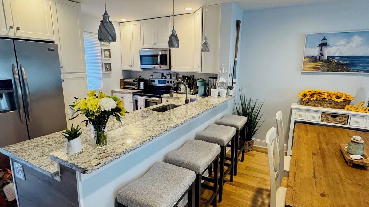 Brewster Condo | Completely remodeled Billington townhouse with delightful decor offering two large upstairs bedrooms