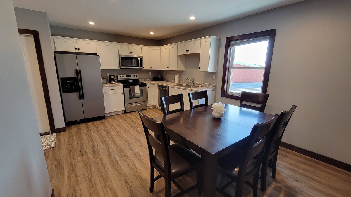 Cascade Apartment | Completely remodeled downtown apartment! 2 large bedrooms!