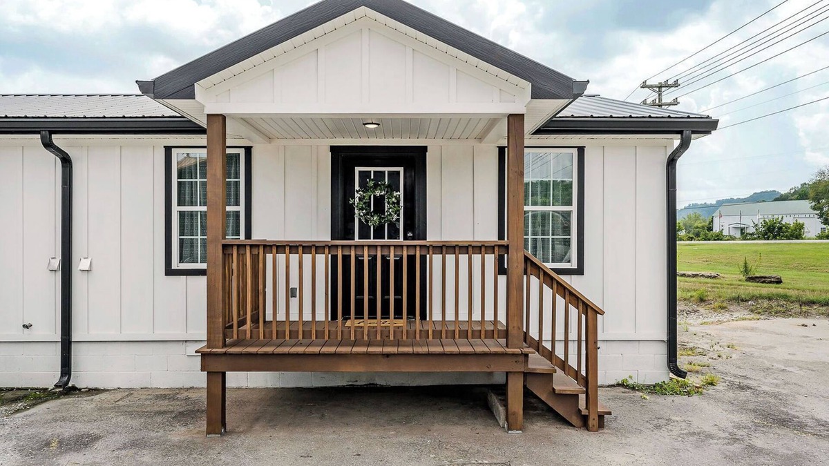 Celina Apartment | Completely renovated 2 bedroom apartment in quaint Celina