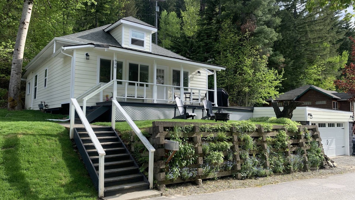 Wallace House | Completely renovated bungalow on South Hill steps from quaint downtown Wallace!