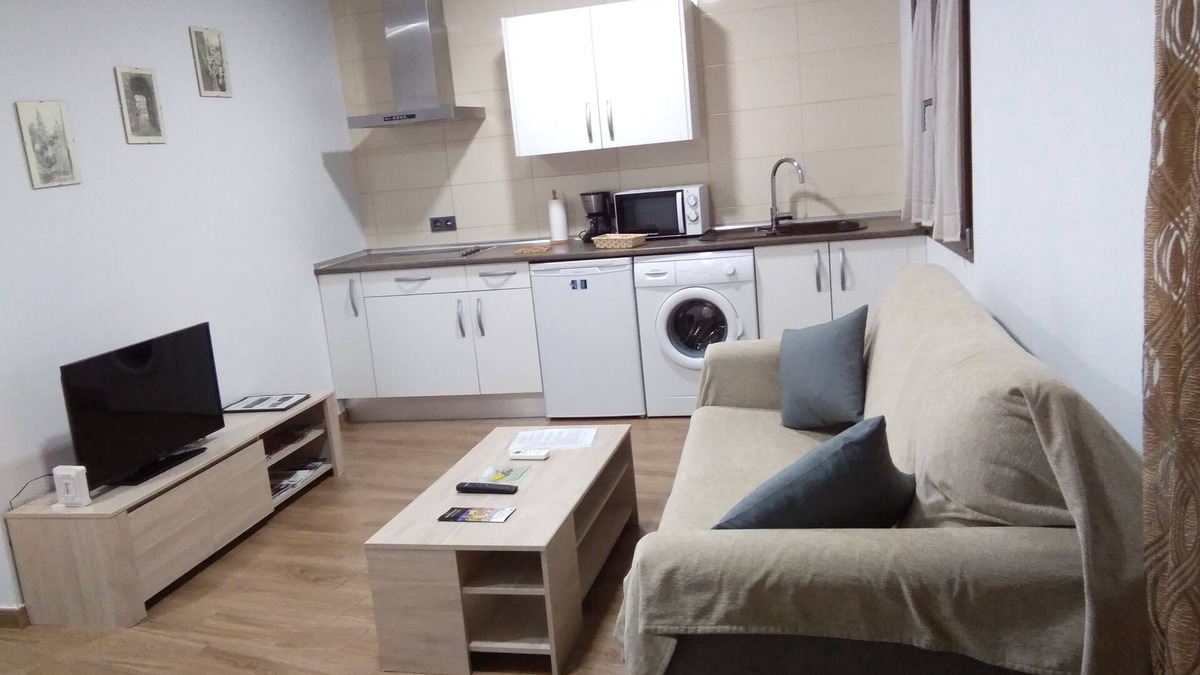 Toledo City Center Apartment | COMPLETELY RENOVATED HOUSE WITH FREE WIFI