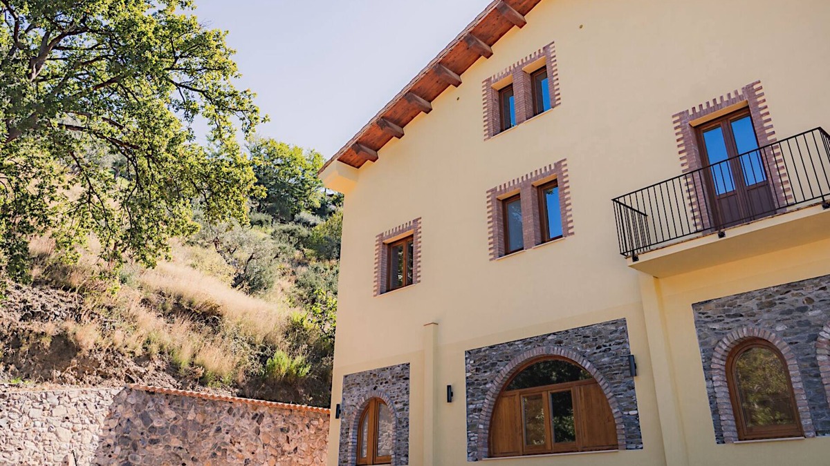 Longobardi Bed & Breakfast | Completely Renovated Seaside Villa B&B