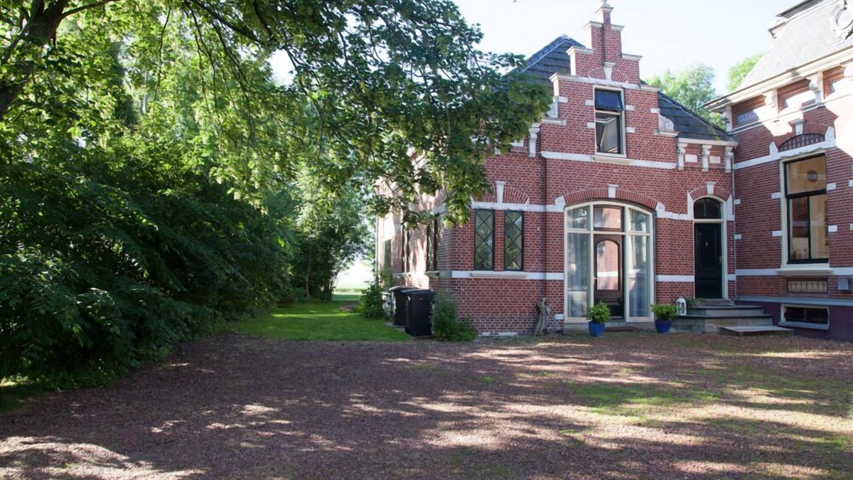 Nieuwolda-Oost Apartment | Completely renovated former coach house of villa “Hoeve Ceres” from 1898