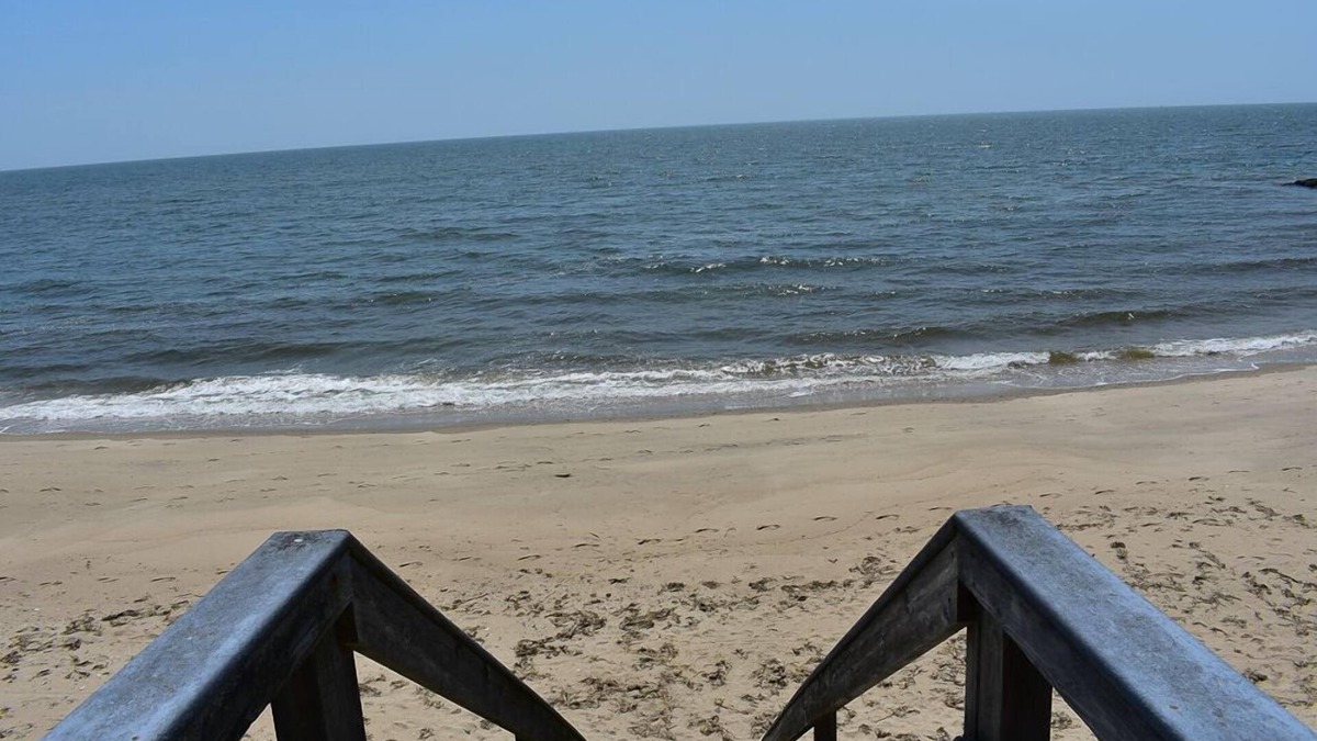 Dennis Port Condo | Completely updated 1 bedroom condo unit-steps to a shared private beach!