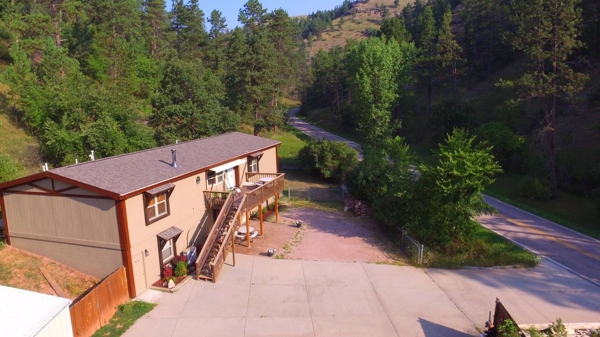 Rapid City House | Complimentary bicycles, fire pit, WIFI and home for wildlife!