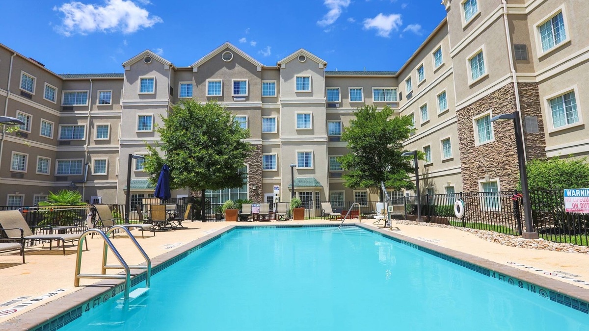 Montopolis Condo | Complimentary Breakfast + Outdoor Pool | Close to Austin Airport!
