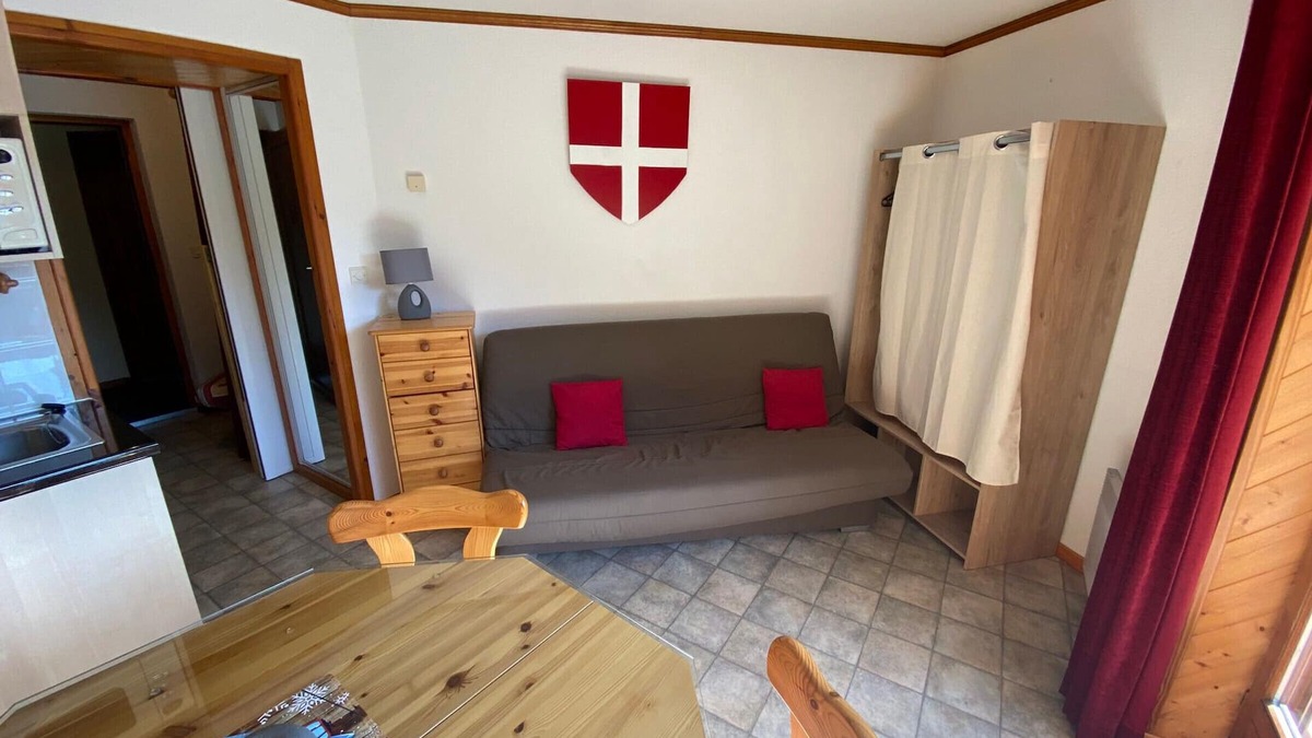 Chatel Apartment | Complimentary Multi Pass! Cozy Studio in a Quiet Residence, Minutes from Town Center!
