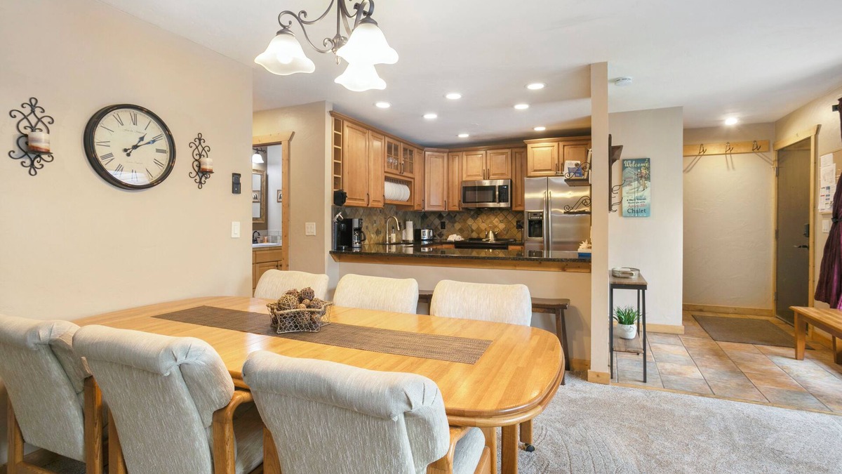 Avon Condo | Complimentary Shuttle to Slopes, Wonderful Condo, Pool & Hot Tub!