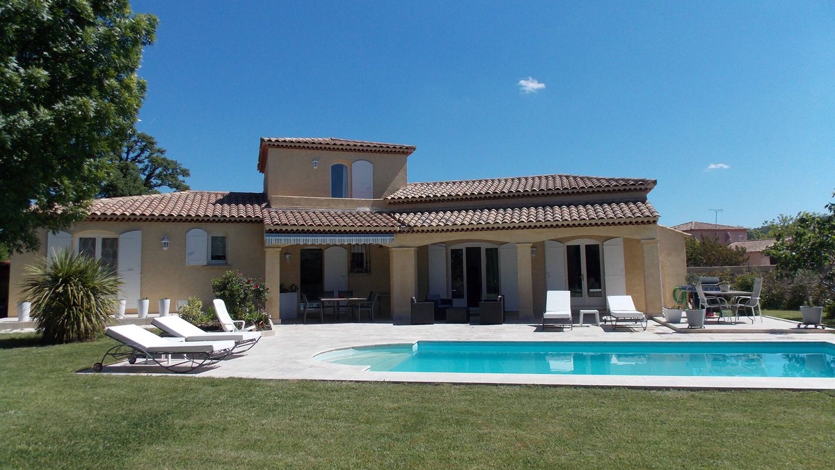 Lamanon Villa | COMTESSE MANON