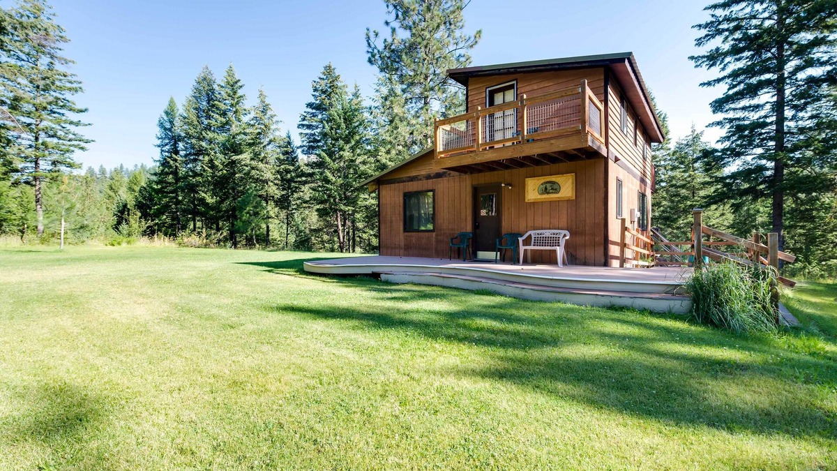 Okanogan Cabin | Conconully Cabin on 42 Private Acres Near Hiking!