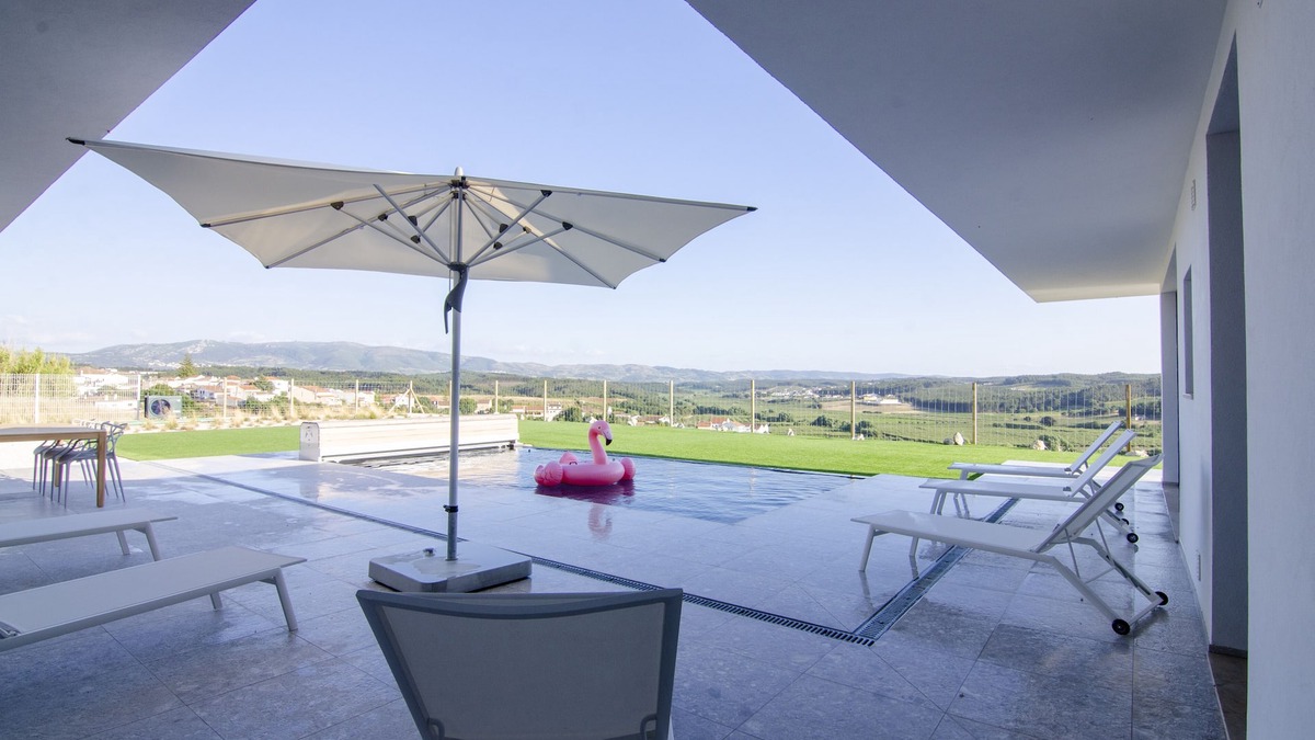 Cadaval Villa | Condition as new: VILLA DISIGNATIVE SILVERCOAST PORTUGAL - INFINITE HEATED SWIMMING POOL