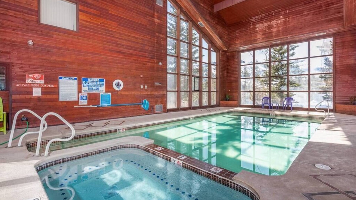 Brian Head Apartment | Condo 108, Wifi, Community Pool, Jacuzzi, Lounge,