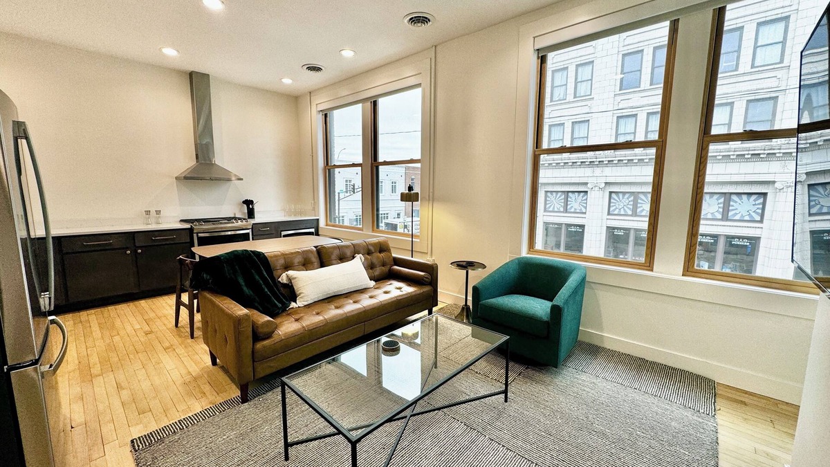 Van Buren Condo | Condo B - Gallery Suite - Downtown Marion