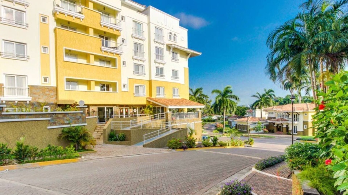 Rousseau Apartment | CONDO IN LUXURY GOLF CLUB