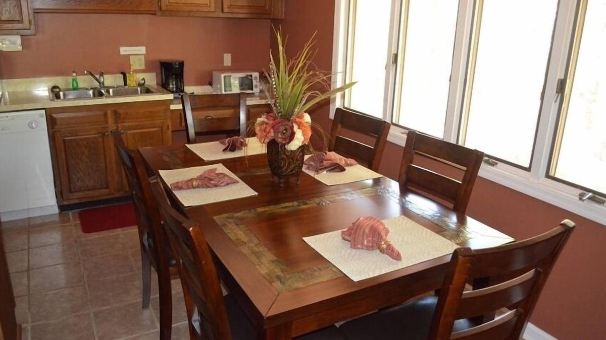 Southern Pines Condo | Condo in the Pines! 2BR 2BA. Sleeps 4. Military discount available!