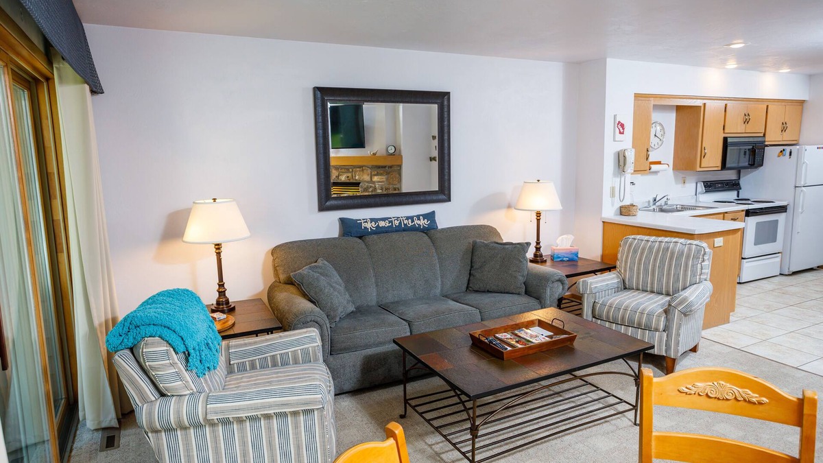 Fish Creek Condo | Condo near Top of the Hill Shops in Fish Creek w/pool and hot tub!