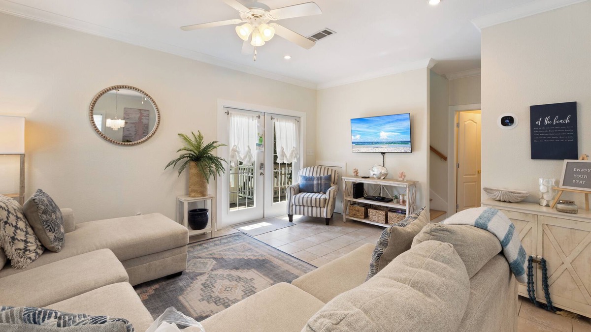 Ono Island Condo | Condo Oasis with Spectacular Pool, Minutes from the Beach: Captain's Chair
