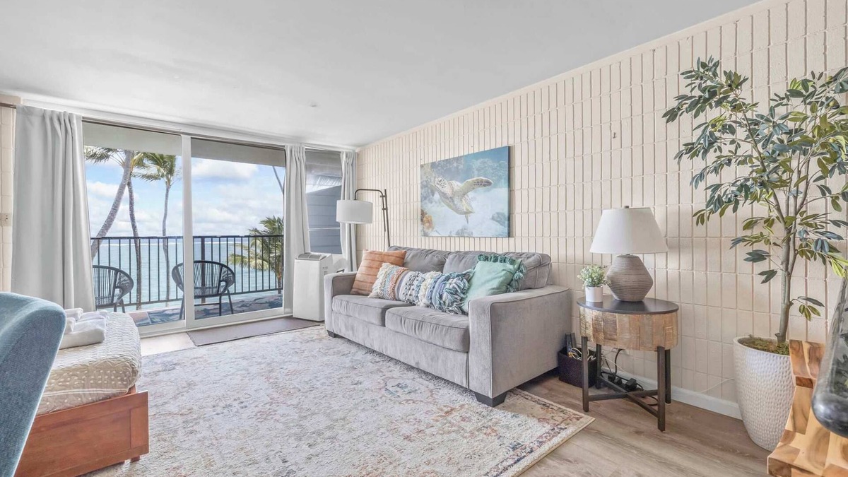 Punaluu Condo | Condo on beach with AC