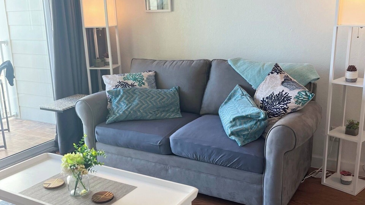 Tampa Condo | Condo On Tampa Bay Waterfront near Airport and Raymond James Stadium
