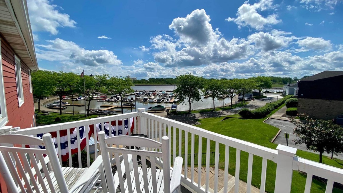 Huron Condo | Condo Overlooking the Marina!
